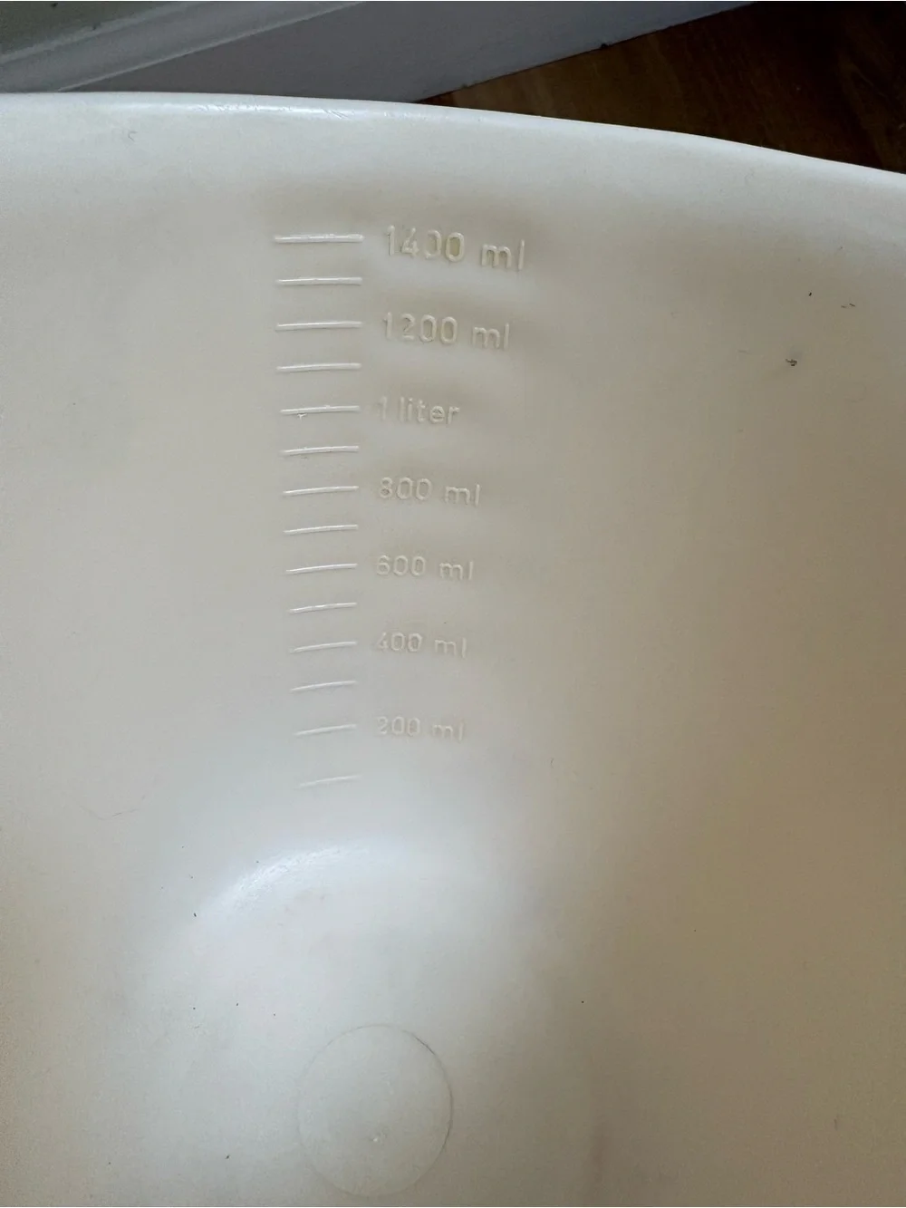vintage Rubbermaid Grip & Mix batter bowl in white 6 Cup
